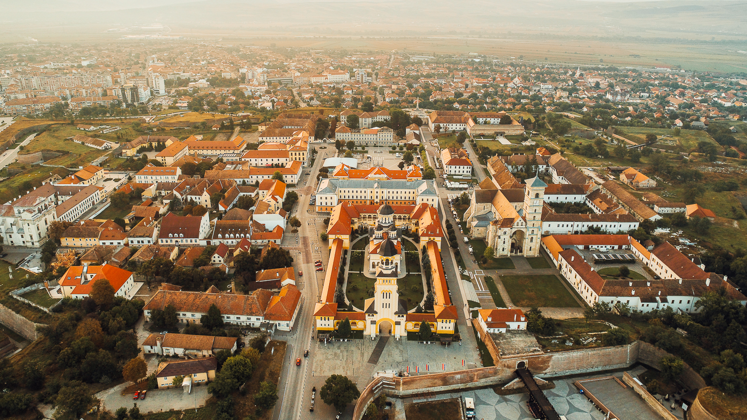 Cetatea Alba Carolina din Alba Iulia, vedere aeriană la apus